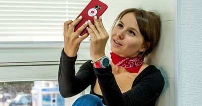 Покажи смартфон: видео-лайфхаки и главные приложения блогера Саши Солнечной
